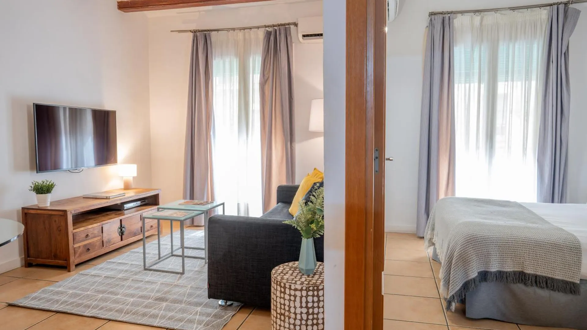 Feelathome Center Apartments Barcelona