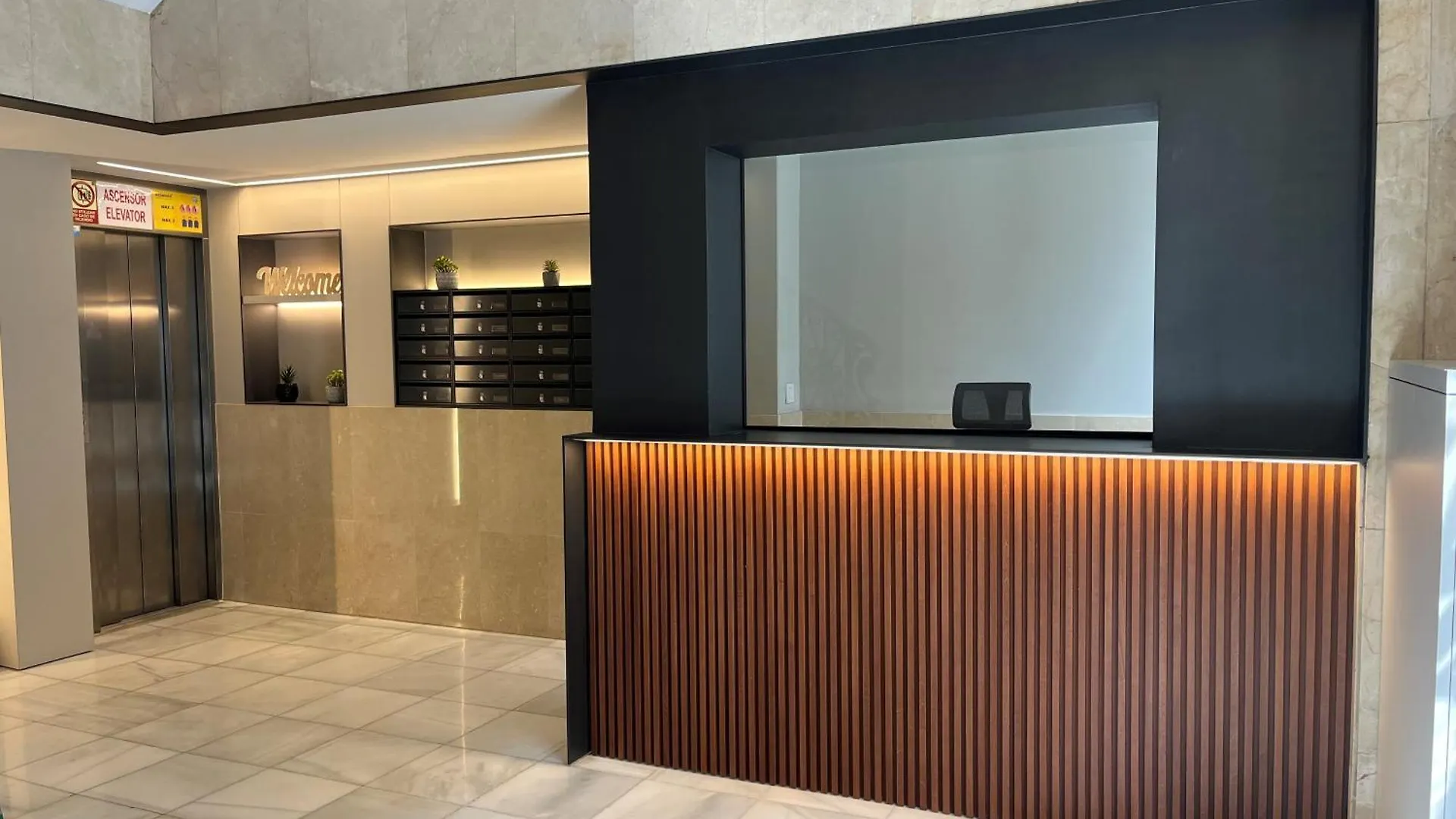 Feelathome Center Apartments Barcelona