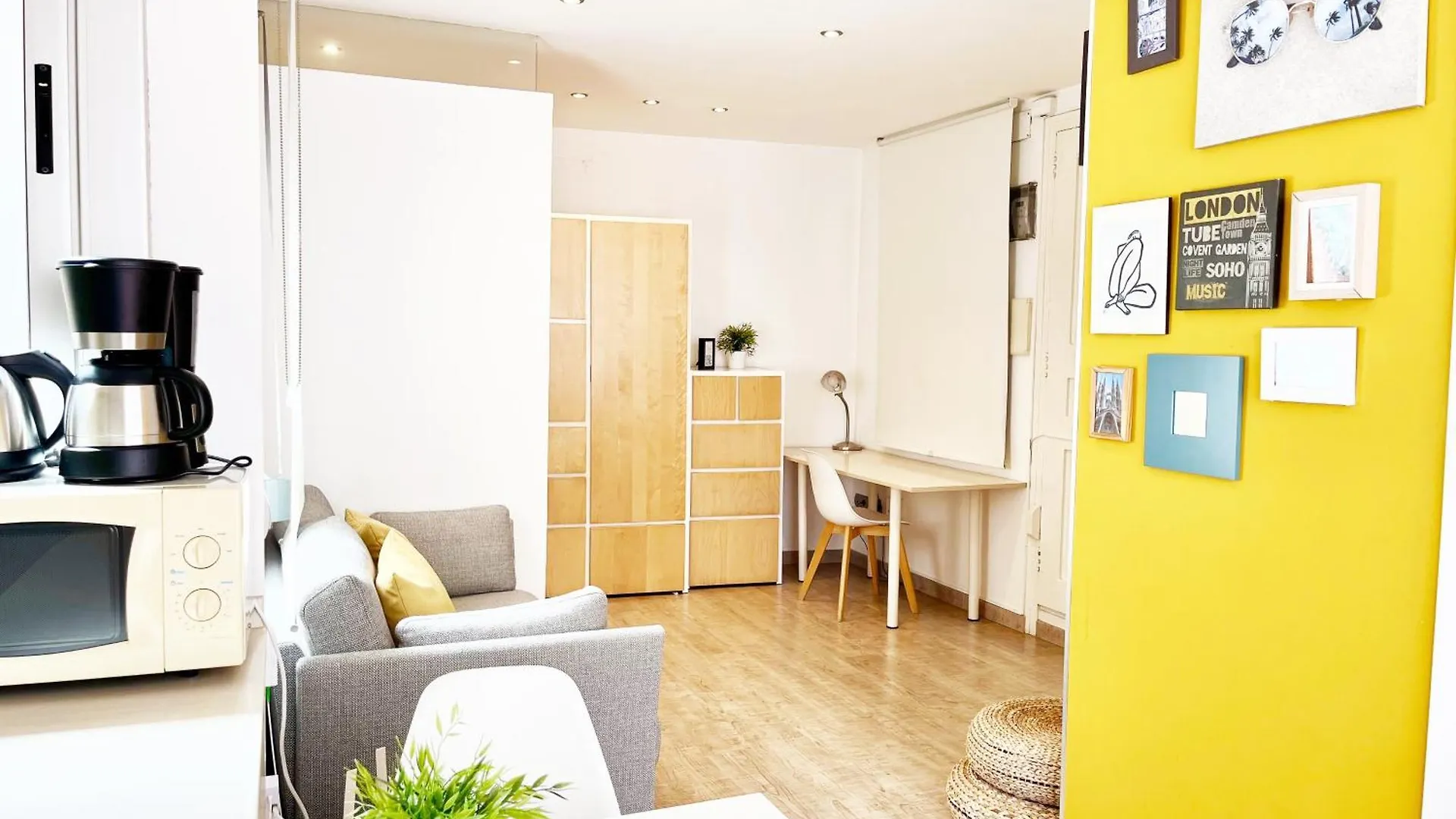 Feelathome Center Apartments Barcelona 0*,