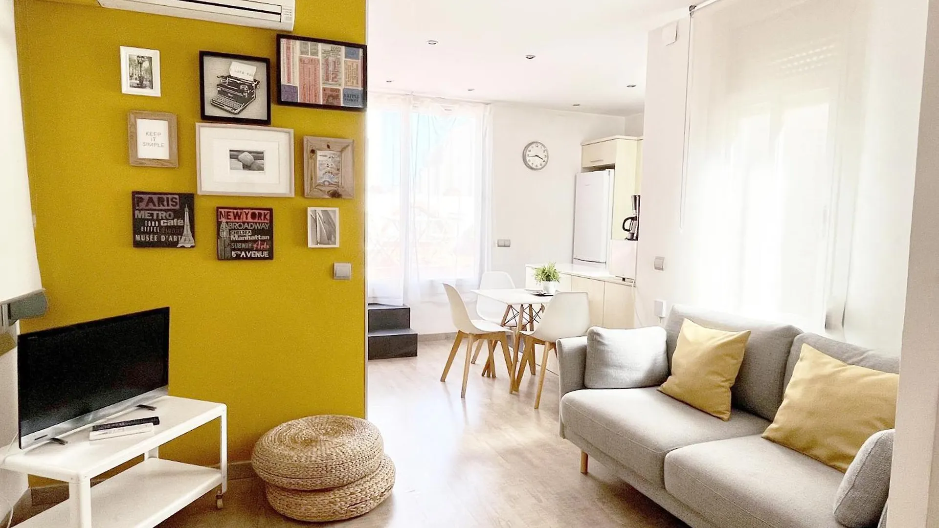 Feelathome Center Apartments Barcelona 0*,