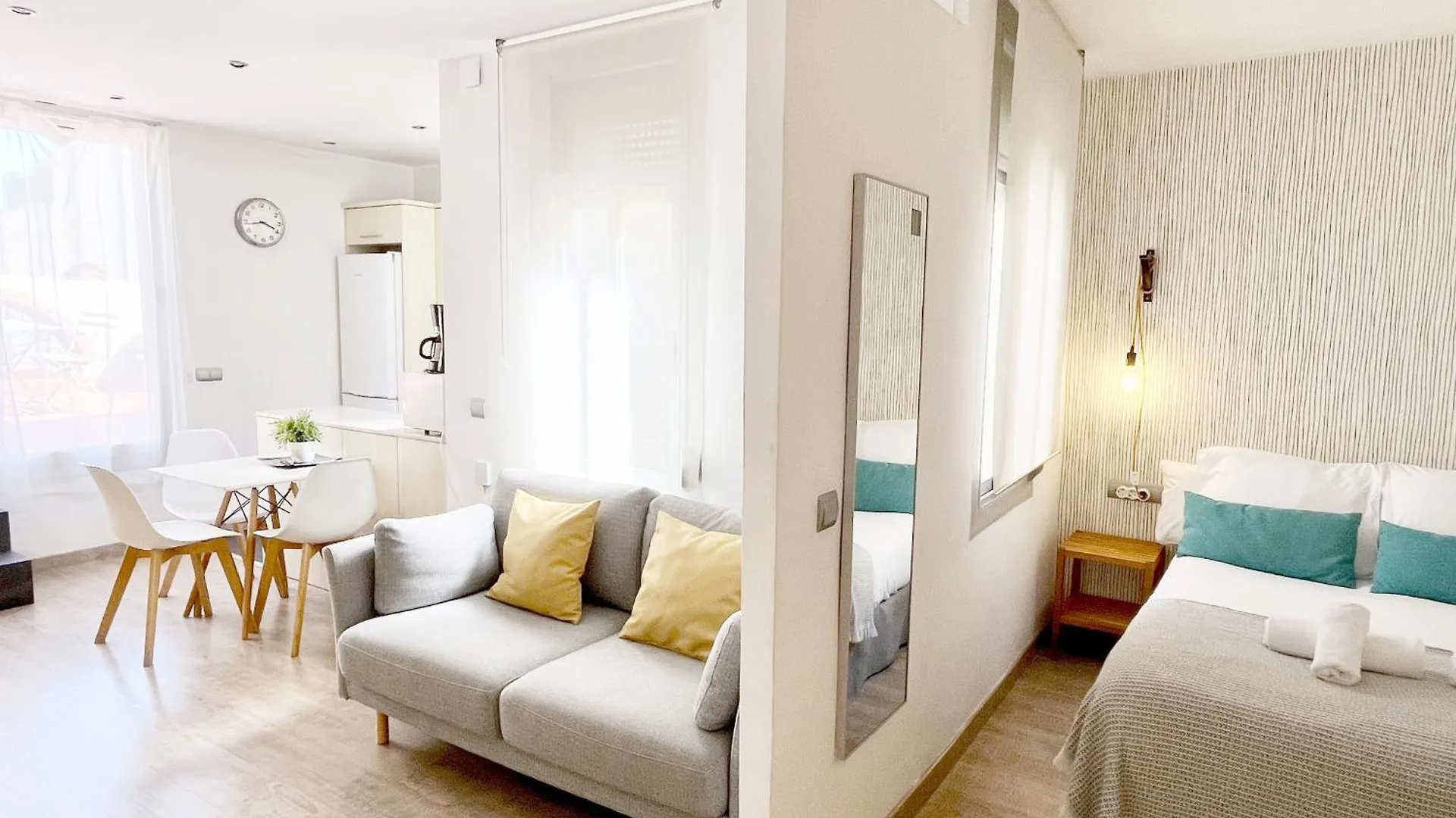 Feelathome Center Apartments Barcelona