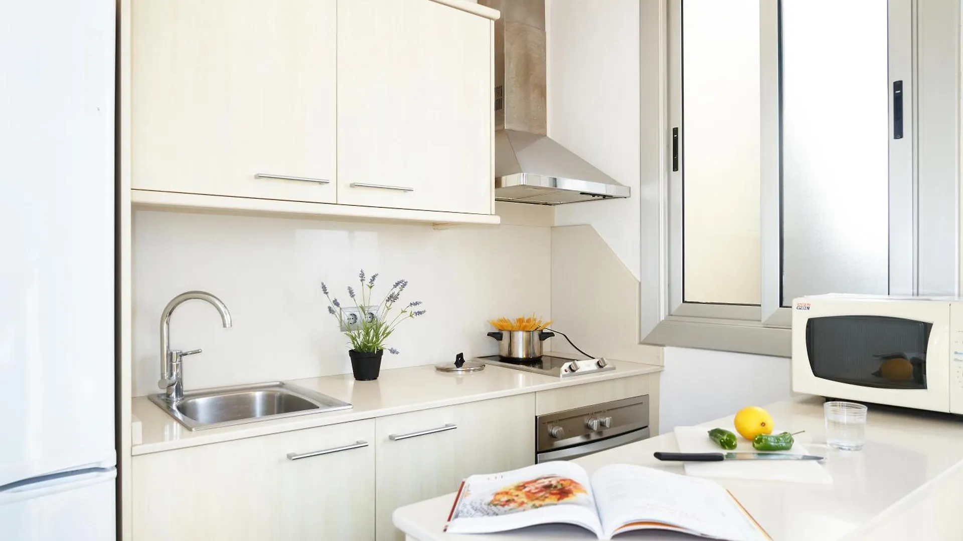 Feelathome Center Apartments Barcelona